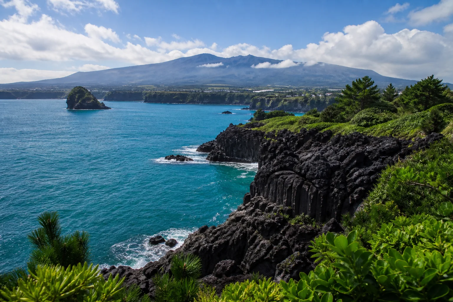 Vulkanische Küste und Hallasan auf Jeju