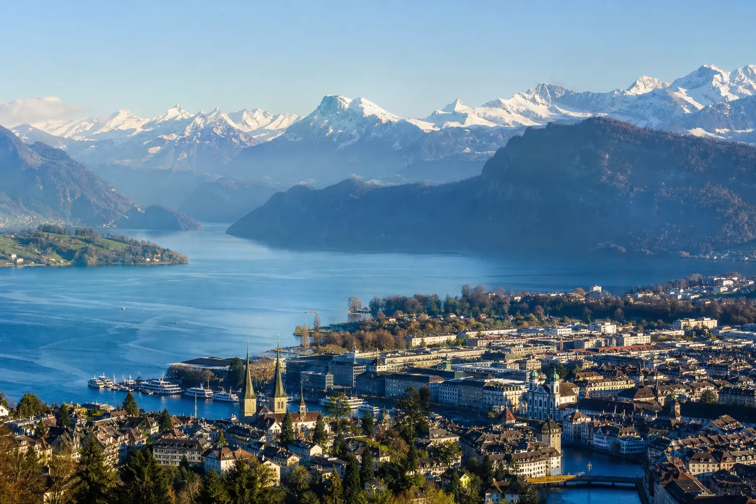 Luzern, Vierwaldstättersee und Schweizer Alpen