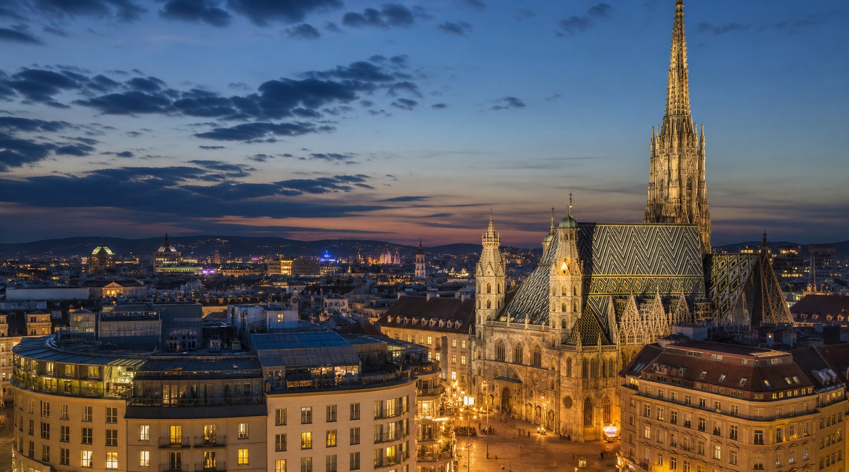 Wiener Altstadt mit Stephansdom im Abendlicht